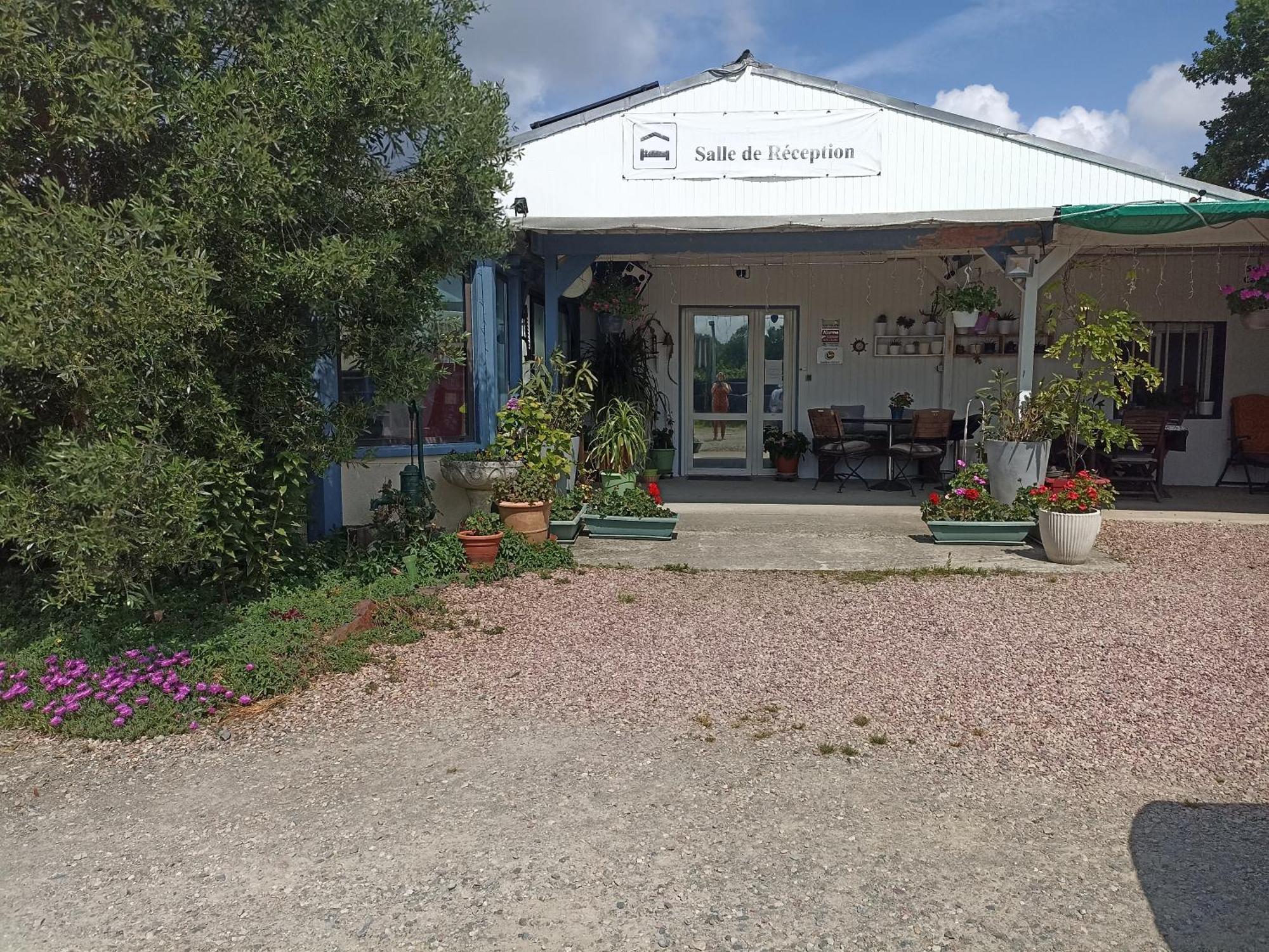Les Chambres Du Rochereuil Bédée Exteriör bild